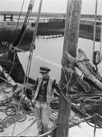 ARAN BOATS IN HARBOUR